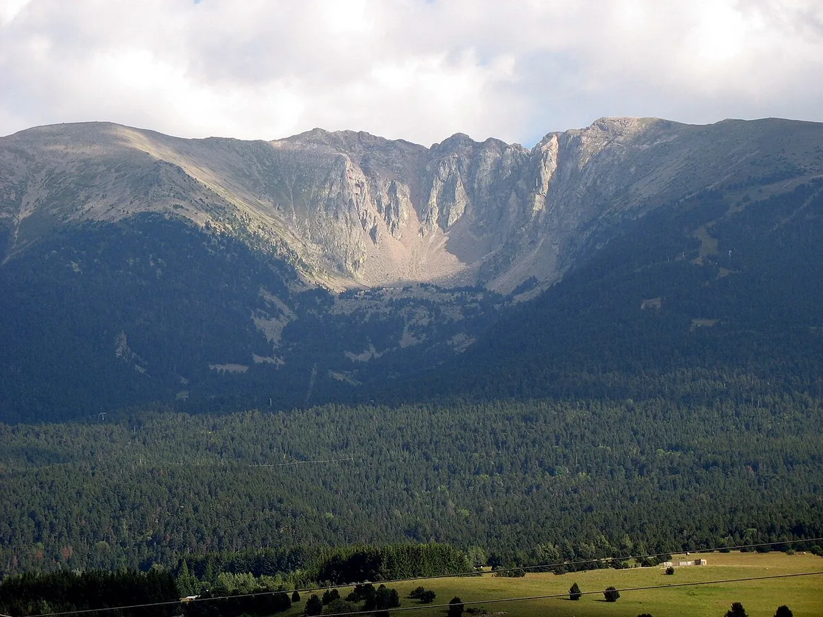 Ansicht von Cambre d'Aze, Frankreich. Allgemeine Darstellung des Orts oder Gebiets; kein Nachweis für die Lage eines einzelnen Katalogsektors oder Verleihgeschäfts.