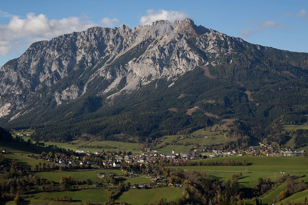 Ansicht von Gröbming, Österreich. Keine Abbildung eines bestimmten Verleihgeschäfts.