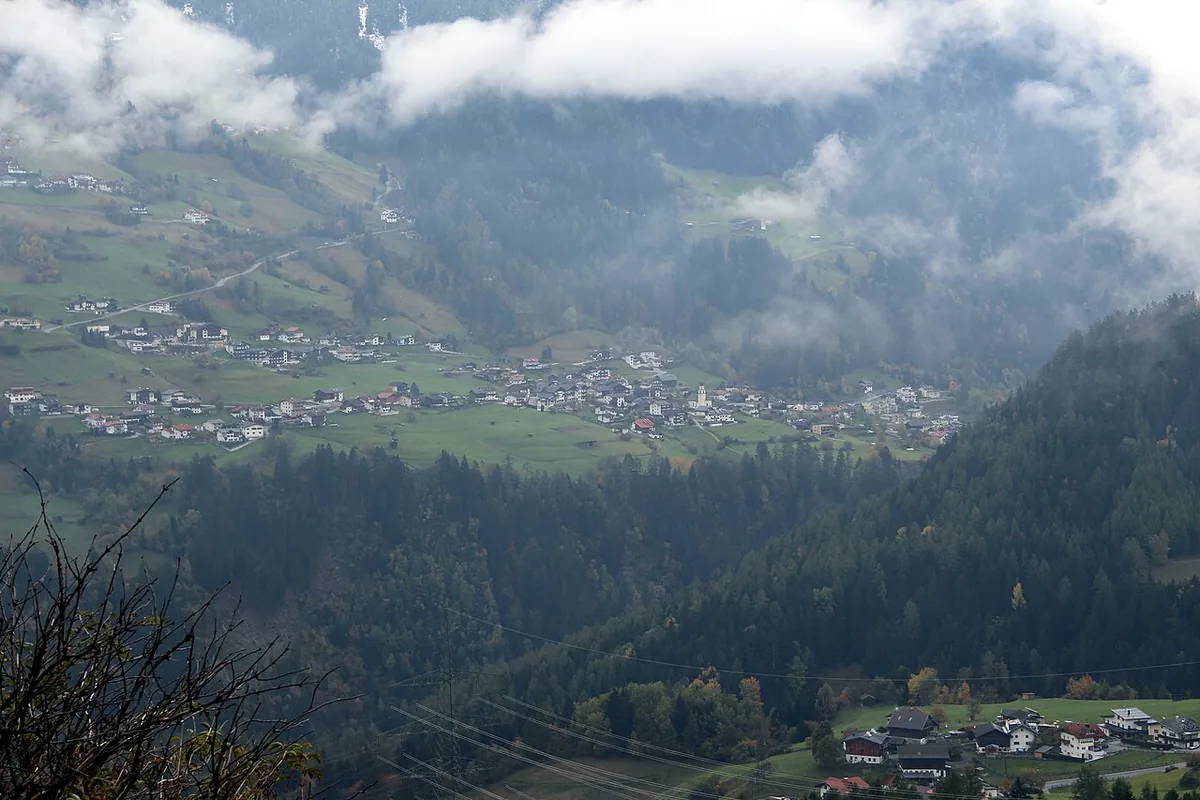 Ansicht von Jerzens, Österreich. Allgemeine Darstellung des Orts oder Gebiets; kein Nachweis für die Lage eines einzelnen Katalogsektors oder Verleihgeschäfts.