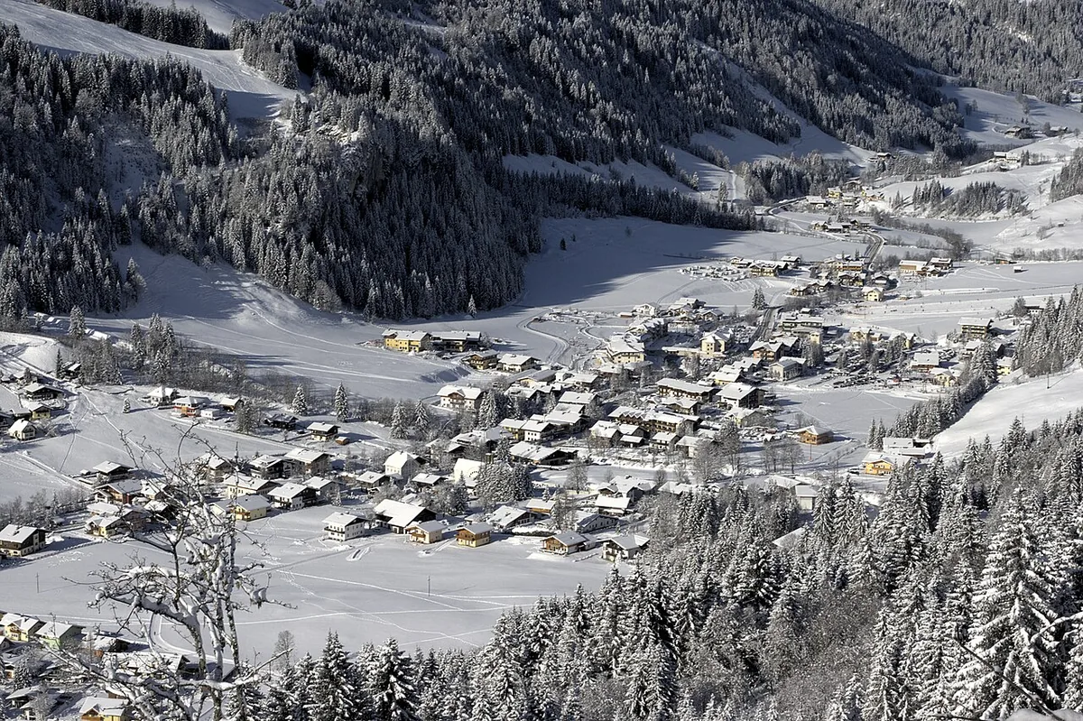 Ansicht von Kleinarl, Österreich. Keine Abbildung eines bestimmten Verleihgeschäfts.