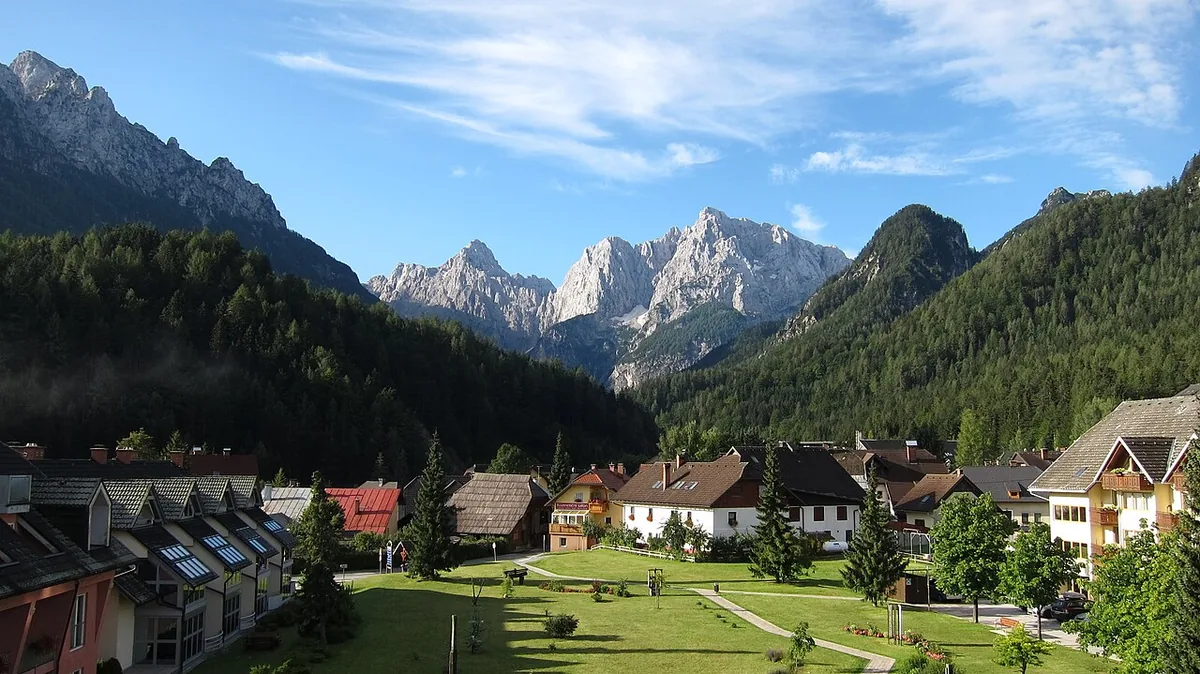 Ansicht von Kranjska Gora, Slowenien. Keine Abbildung eines bestimmten Verleihgeschäfts.