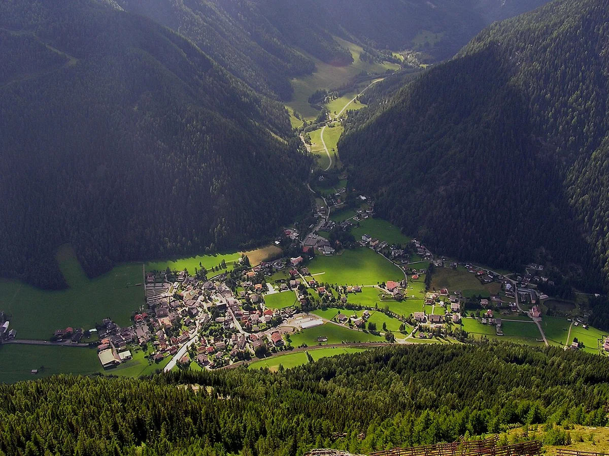 Ansicht von Mallnitz, Österreich. Keine Abbildung eines bestimmten Verleihgeschäfts.
