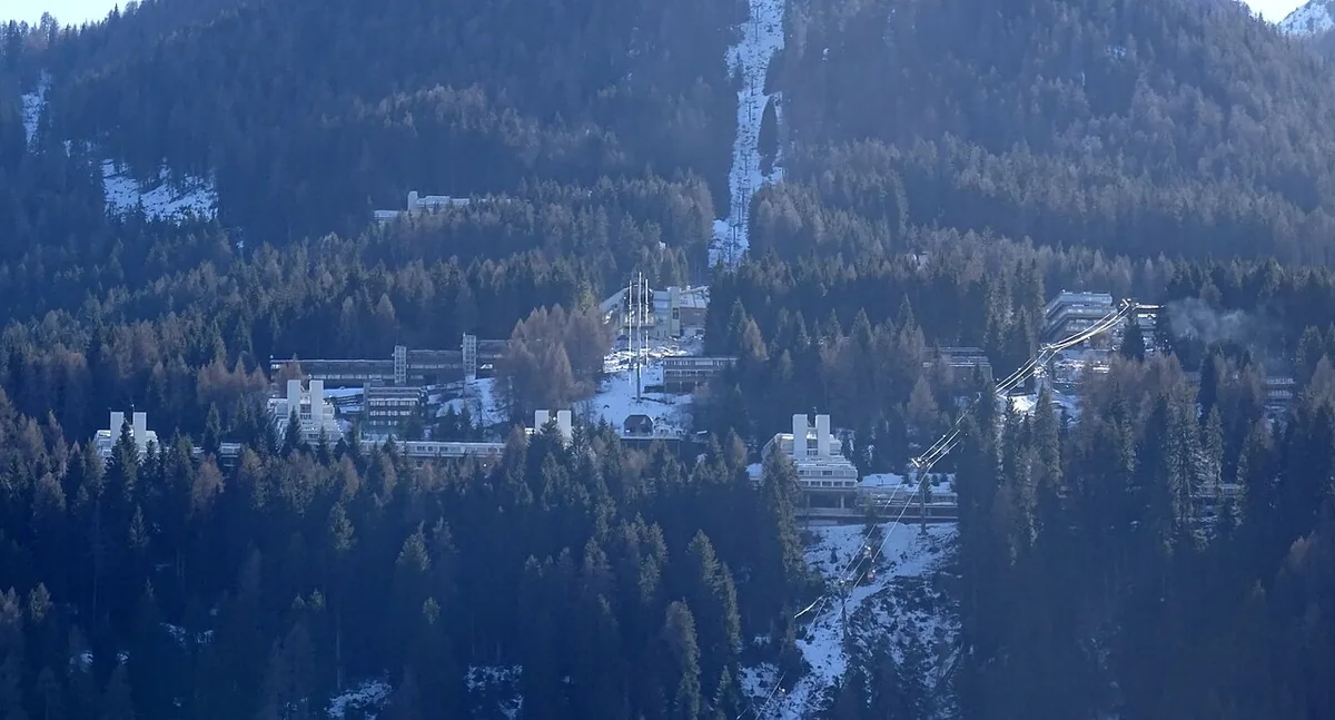 Ansicht von Marilleva, Italien. Allgemeine Darstellung des Orts oder Gebiets; kein Nachweis für die Lage eines einzelnen Katalogsektors oder Verleihgeschäfts.