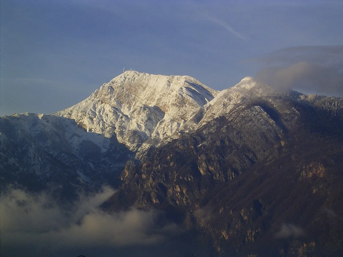 Ansicht von Monte Bondone, Italien. Allgemeine Darstellung des Orts oder Gebiets; kein Nachweis für die Lage eines einzelnen Katalogsektors oder Verleihgeschäfts.