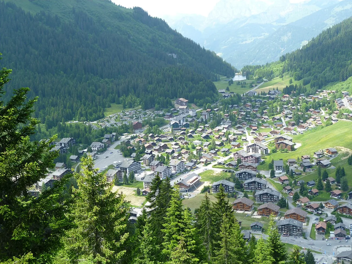 Ansicht von Morgins, Schweiz. Keine Abbildung eines bestimmten Verleihgeschäfts.