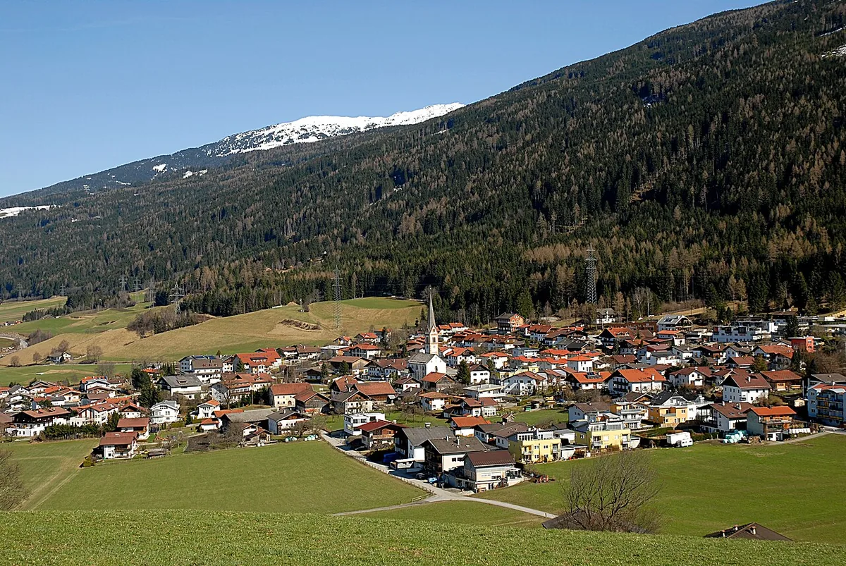 Ansicht von Rinn, Österreich. Keine Abbildung eines bestimmten Verleihgeschäfts.