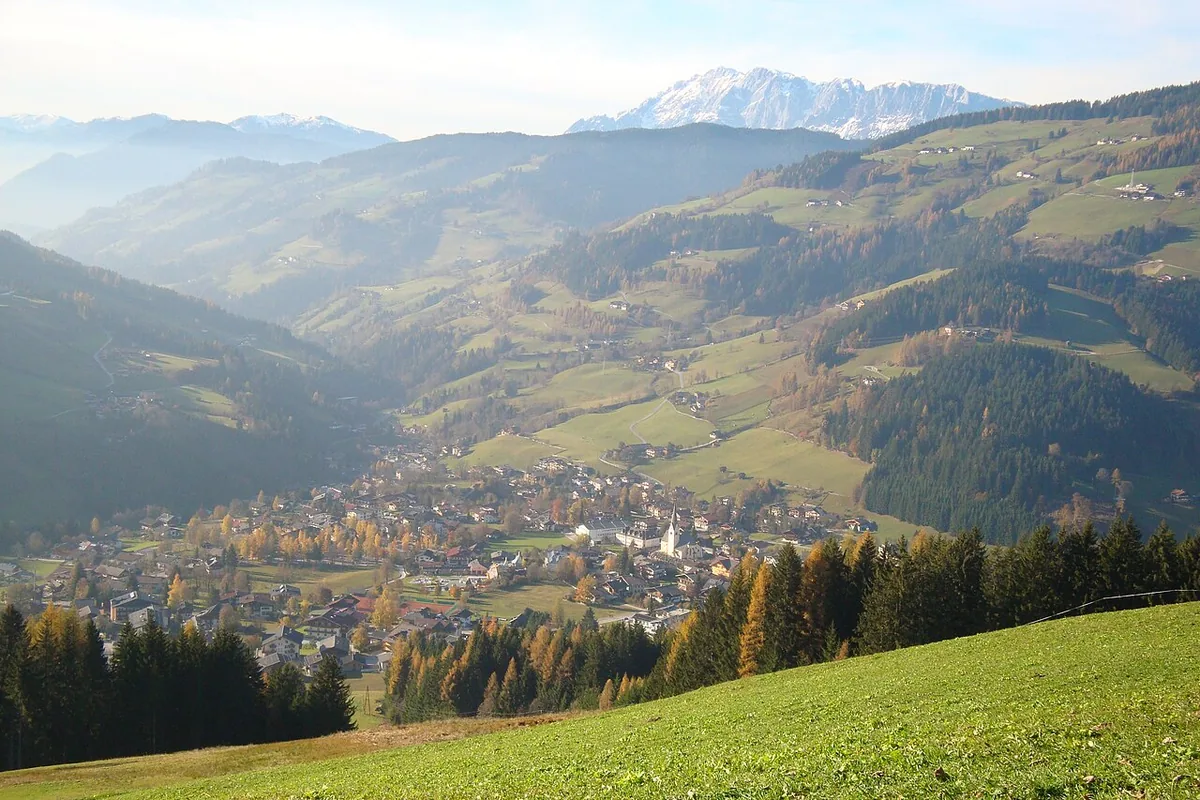 Ansicht von Wagrain, Österreich. Keine Abbildung eines bestimmten Verleihgeschäfts.